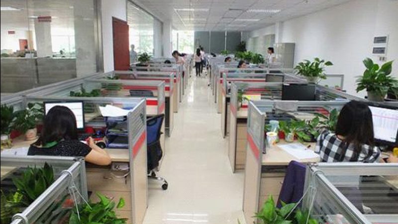 师资背景是判断老师资质的关键。可以从以下几个方面了解：